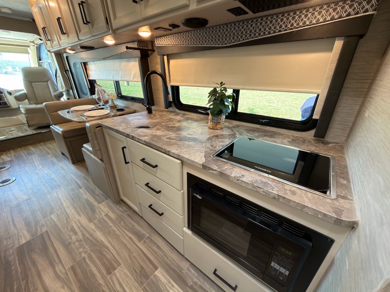 Thor Motor Coach Vegas  2022