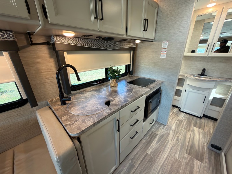 Thor Motor Coach Vegas  2022