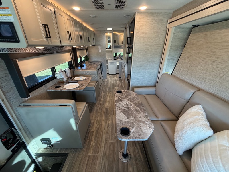 Thor Motor Coach Vegas  2022