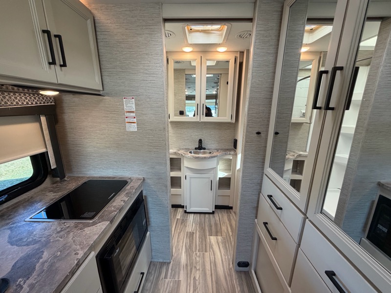 Thor Motor Coach Vegas  2022