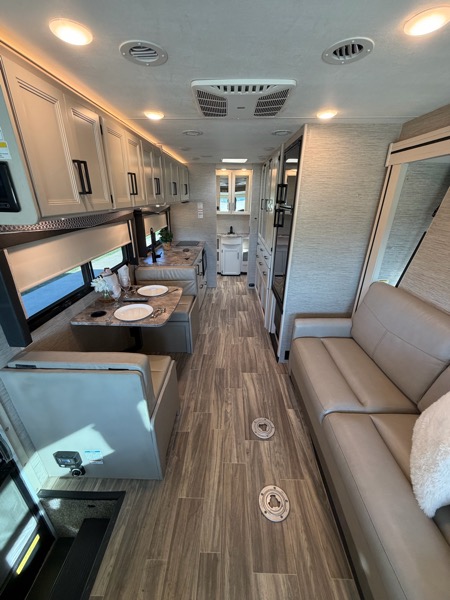 Thor Motor Coach Vegas  2022