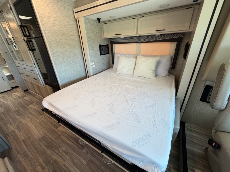 Thor Motor Coach Vegas  2022