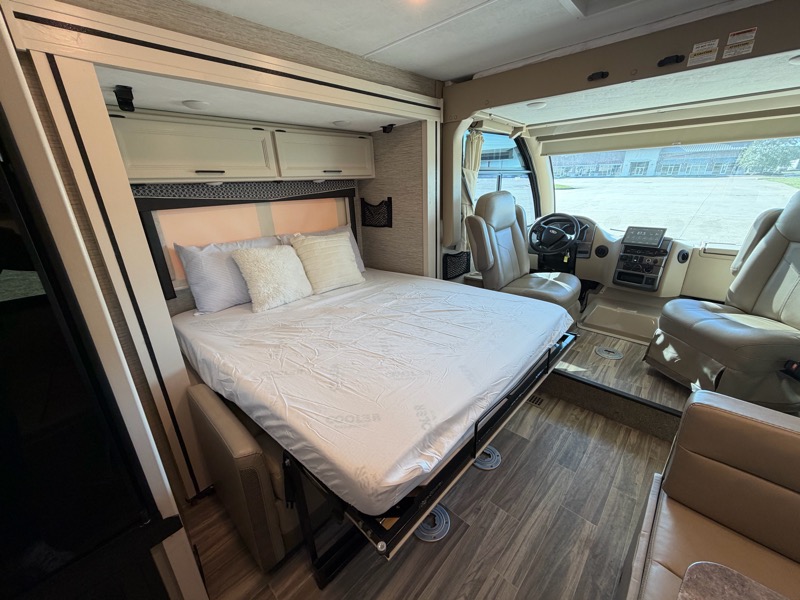 Thor Motor Coach Vegas  2022