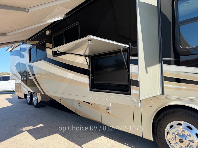 Tiffin Motorhomes Phaeton  2013