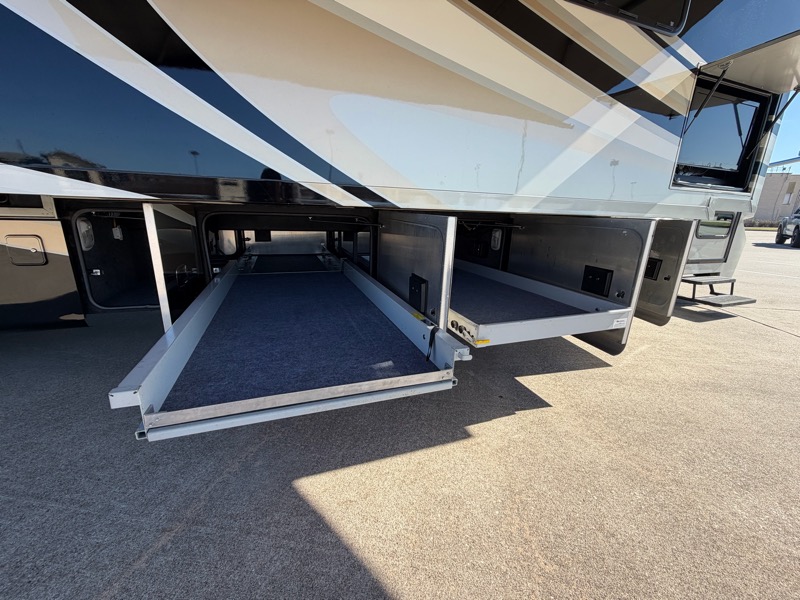 Tiffin Motorhomes Phaeton  2013