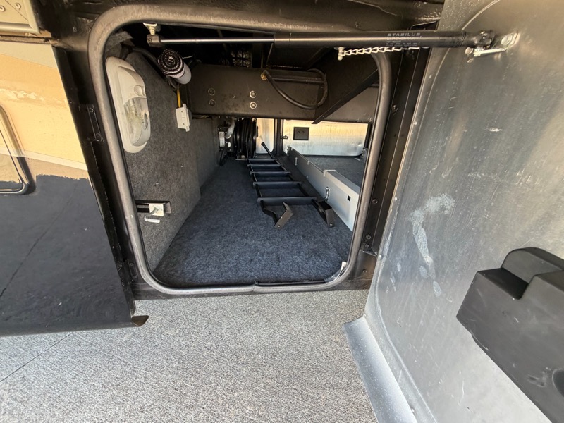 Tiffin Motorhomes Phaeton  2013