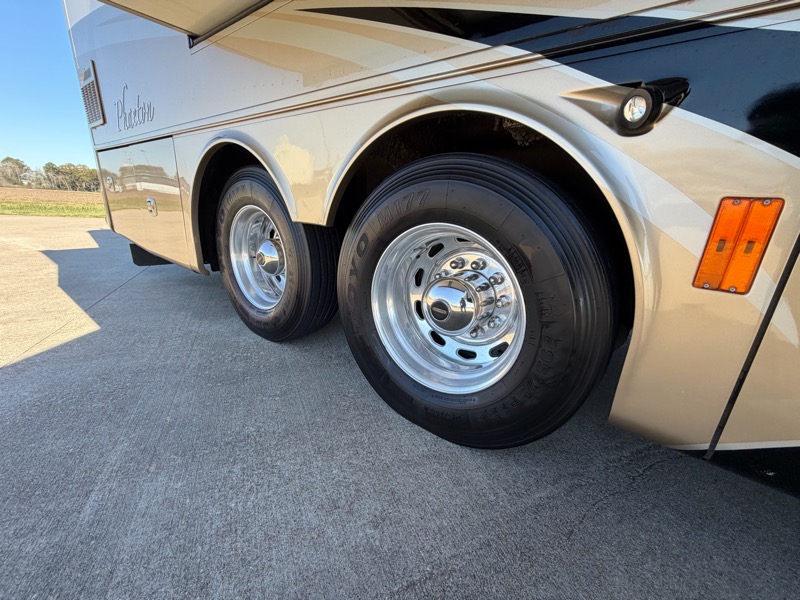 Tiffin Motorhomes Phaeton  2013