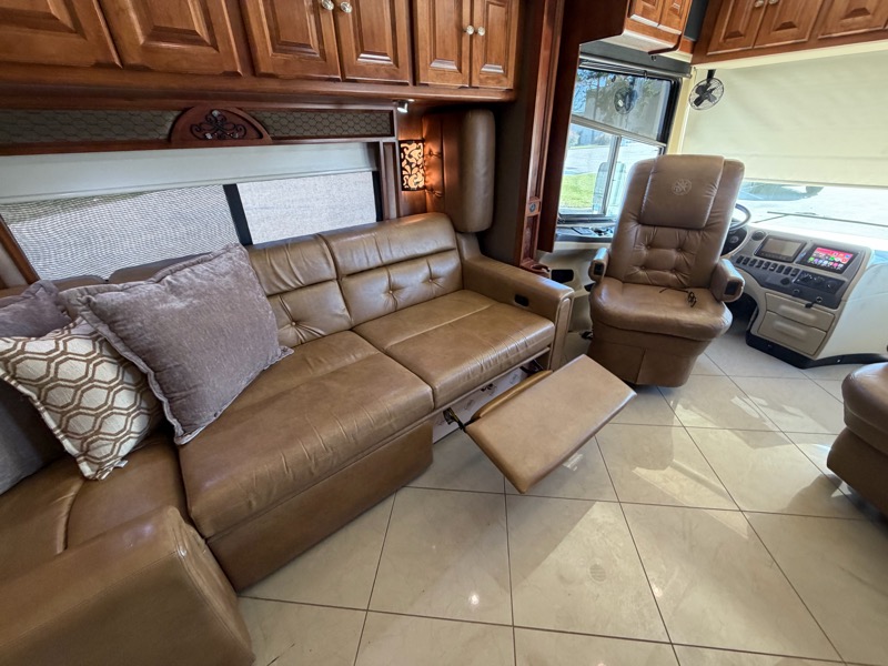 Tiffin Motorhomes Phaeton  2013