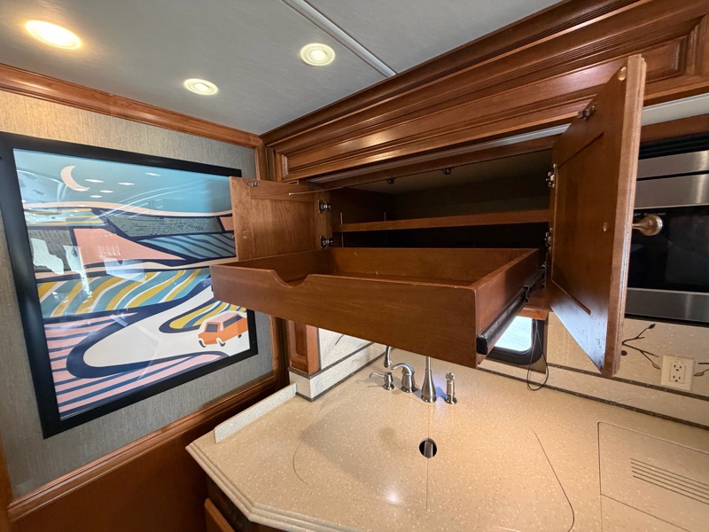 Tiffin Motorhomes Phaeton  2013