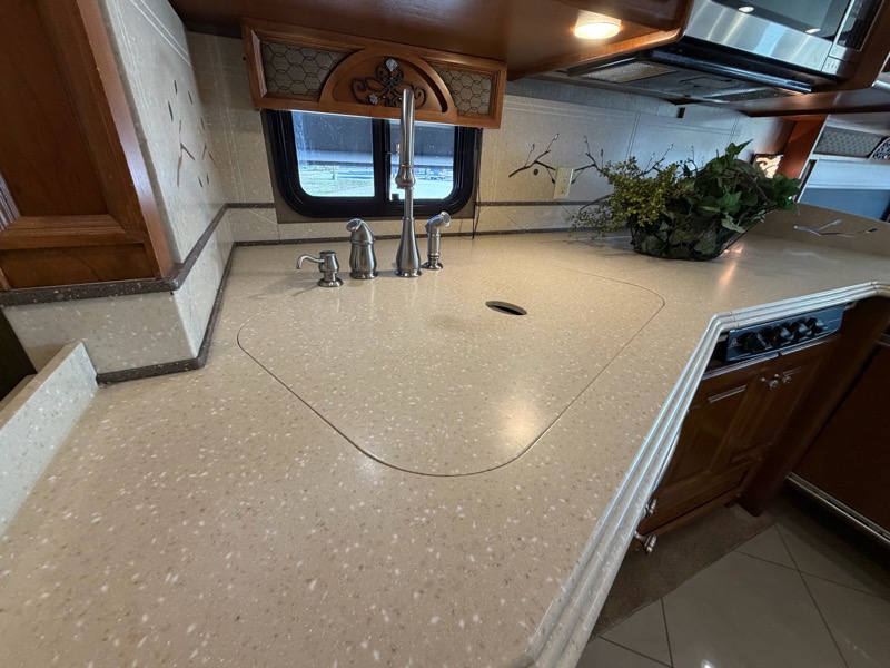 Tiffin Motorhomes Phaeton  2013