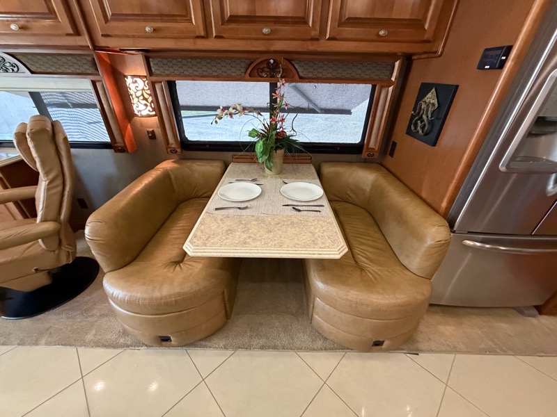 Tiffin Motorhomes Phaeton  2013