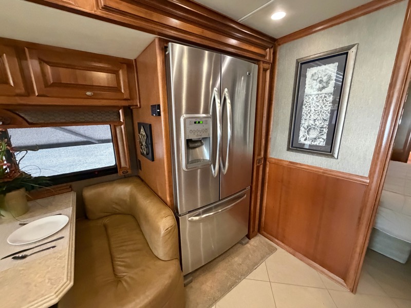 Tiffin Motorhomes Phaeton  2013