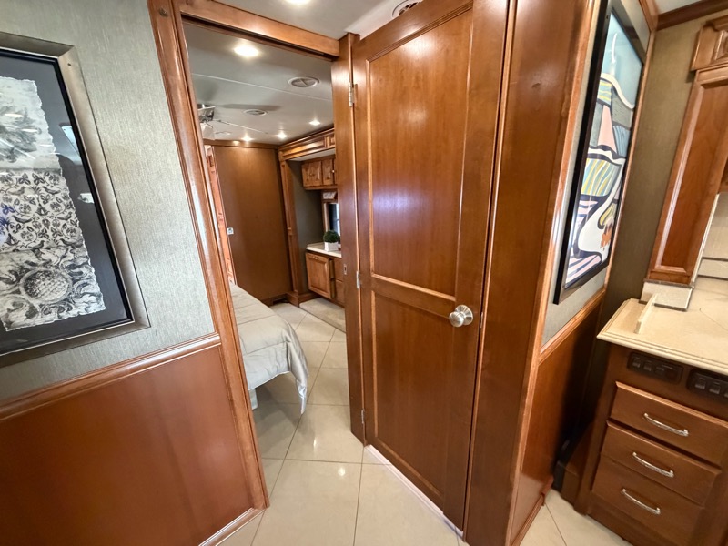 Tiffin Motorhomes Phaeton  2013