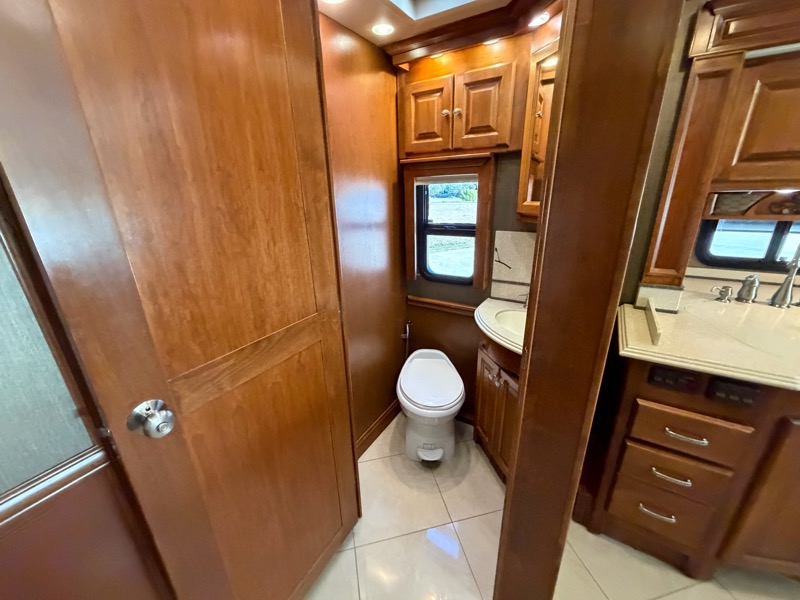 Tiffin Motorhomes Phaeton  2013