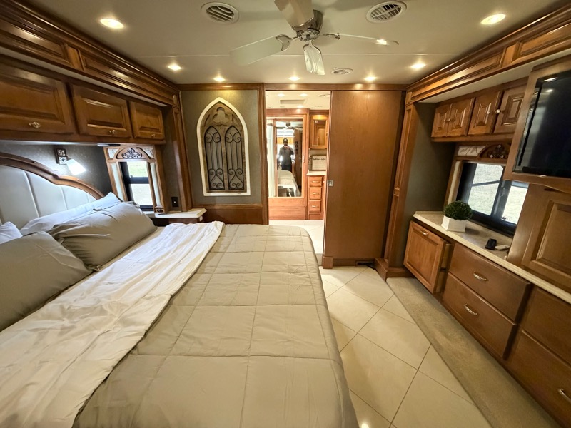 Tiffin Motorhomes Phaeton  2013