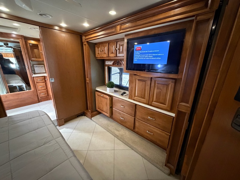Tiffin Motorhomes Phaeton  2013
