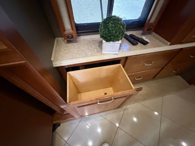 Tiffin Motorhomes Phaeton  2013