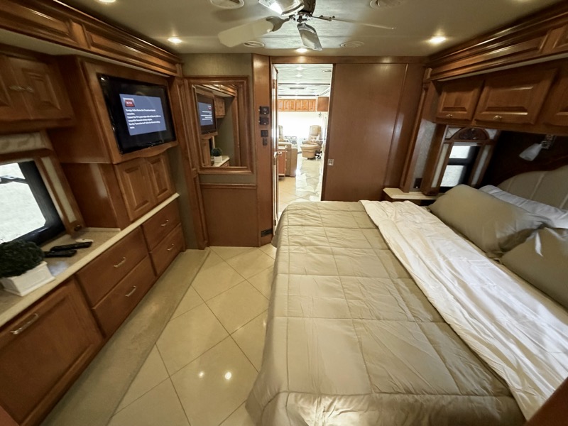 Tiffin Motorhomes Phaeton  2013
