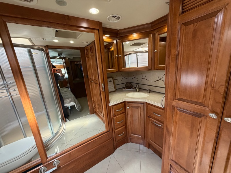 Tiffin Motorhomes Phaeton  2013