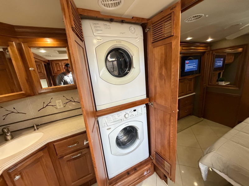 Tiffin Motorhomes Phaeton  2013