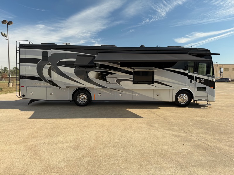 Tiffin Motorhomes Phaeton  2020
