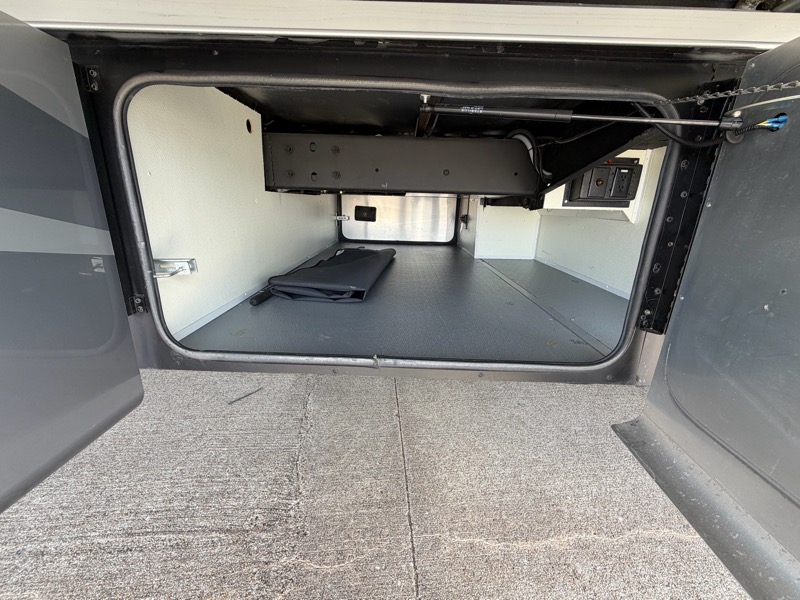 Tiffin Motorhomes Phaeton  2020