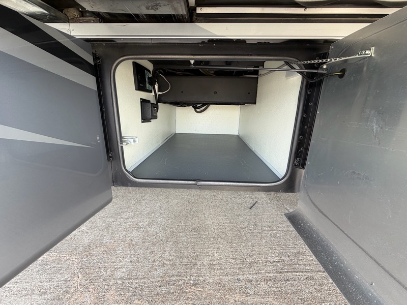 Tiffin Motorhomes Phaeton  2020