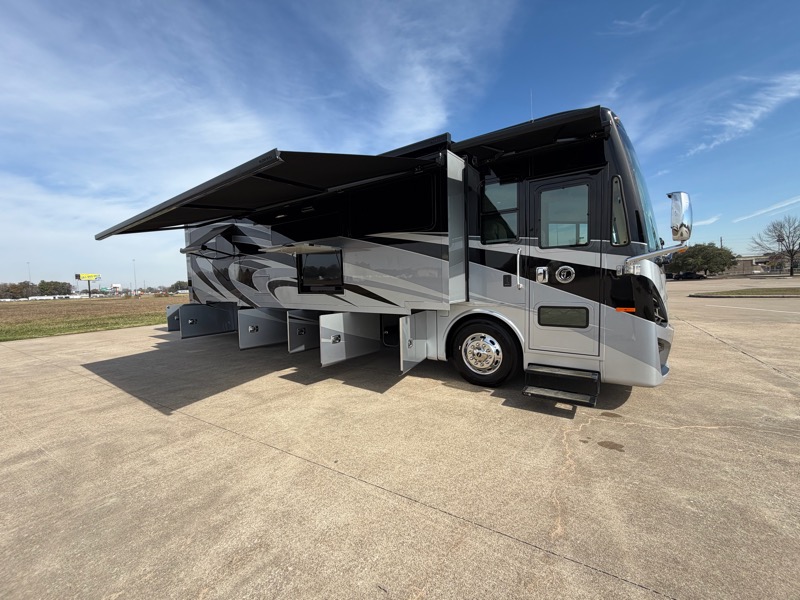 Tiffin Motorhomes Phaeton  2020