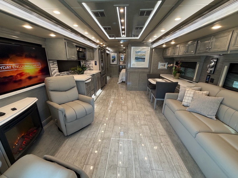 Tiffin Motorhomes Phaeton  2020