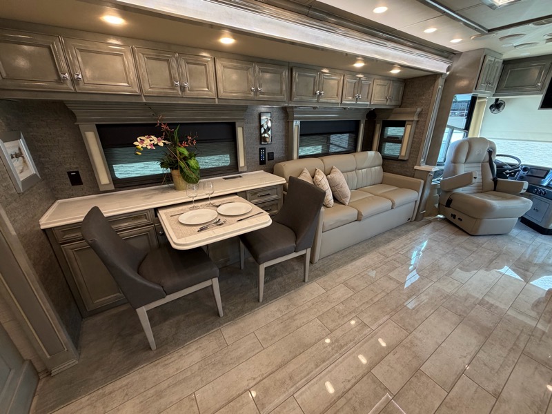 Tiffin Motorhomes Phaeton  2020