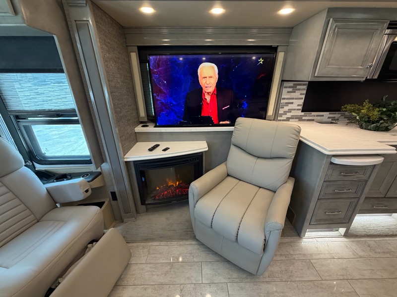 Tiffin Motorhomes Phaeton  2020