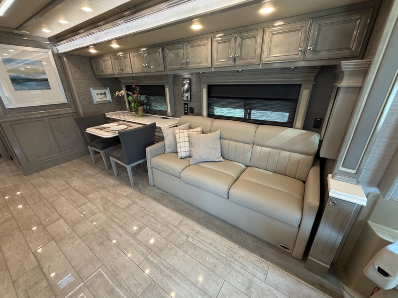 Tiffin Motorhomes Phaeton  2020
