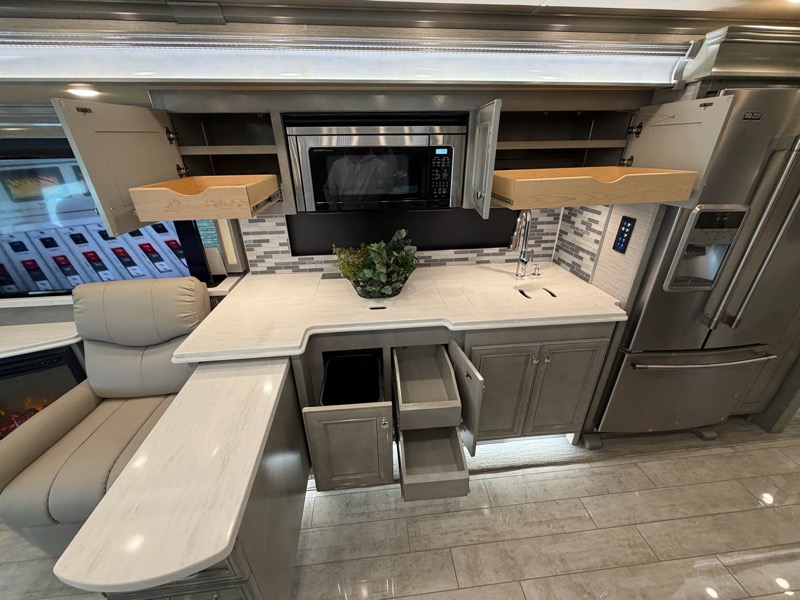 Tiffin Motorhomes Phaeton  2020