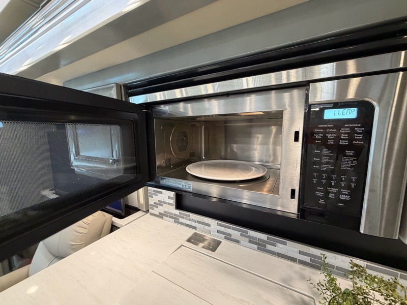 Tiffin Motorhomes Phaeton  2020