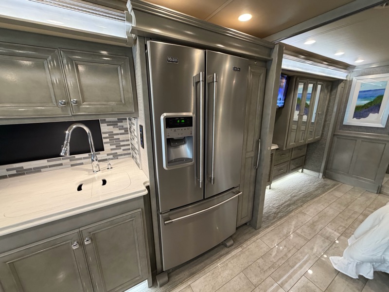 Tiffin Motorhomes Phaeton  2020