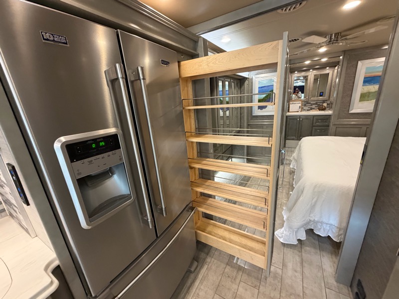 Tiffin Motorhomes Phaeton  2020