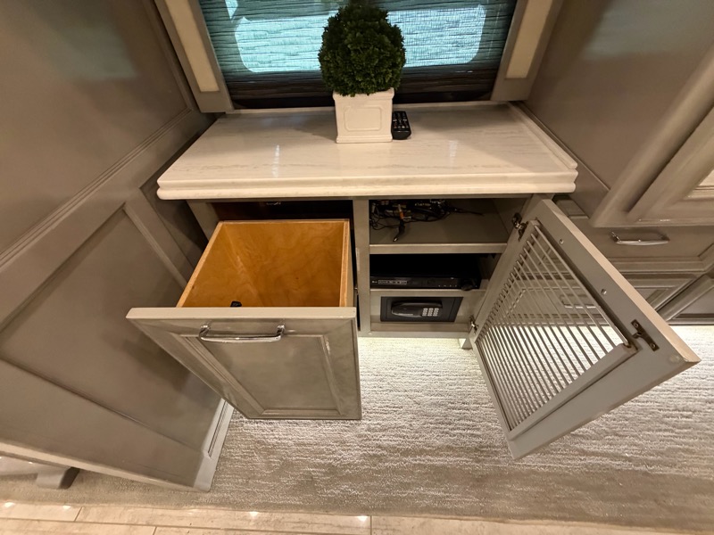 Tiffin Motorhomes Phaeton  2020