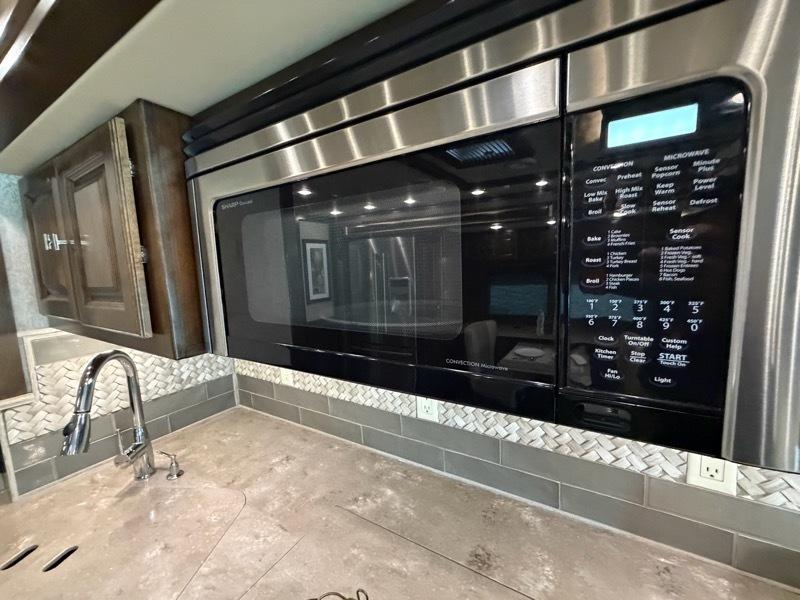 Tiffin Motorhomes Phaeton  2018