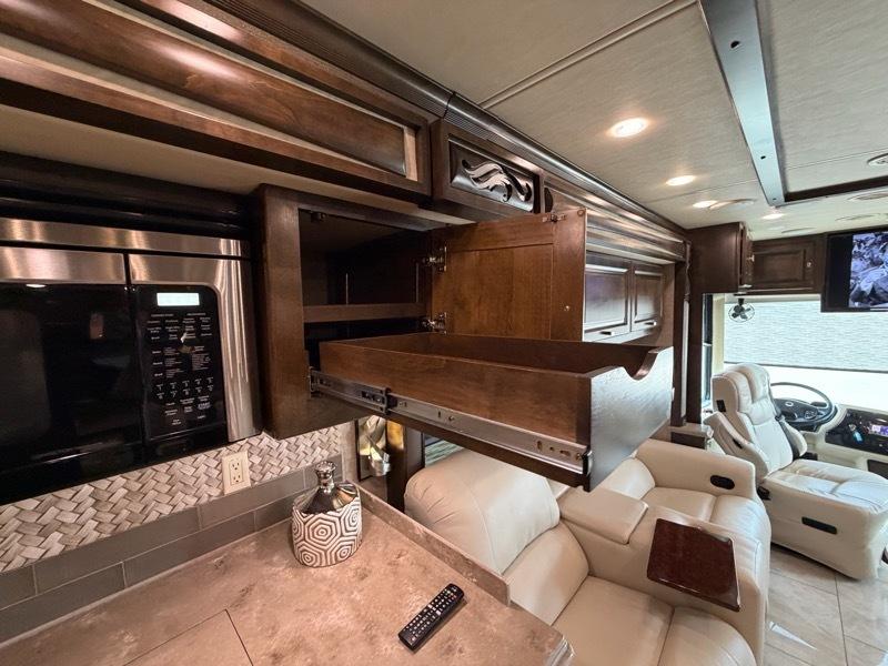 Tiffin Motorhomes Phaeton  2018