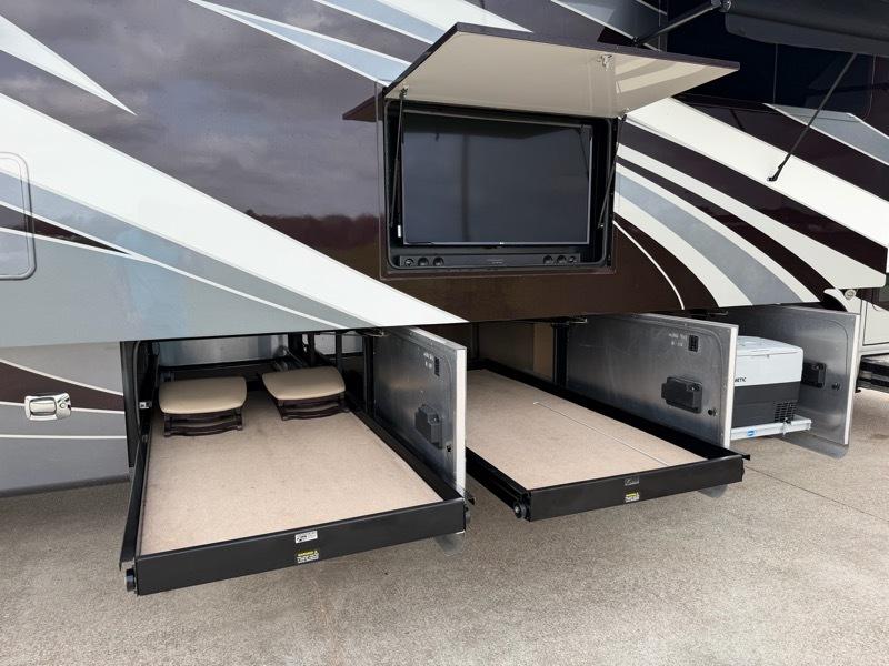 Tiffin Motorhomes Allegro Bus  2018
