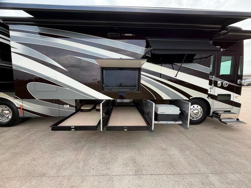 Tiffin Motorhomes Allegro Bus  2018