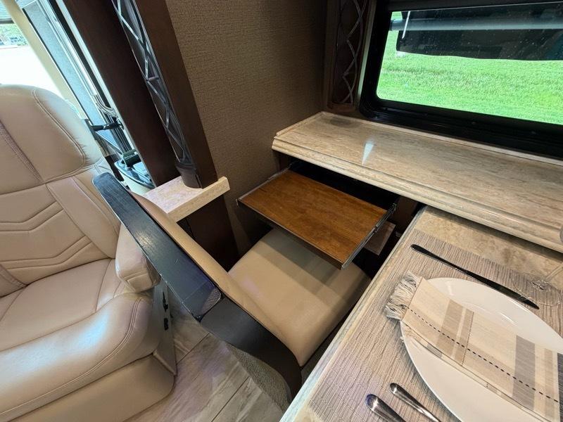 Tiffin Motorhomes Allegro Bus  2018