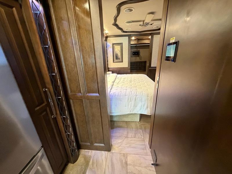 Tiffin Motorhomes Allegro Bus  2018