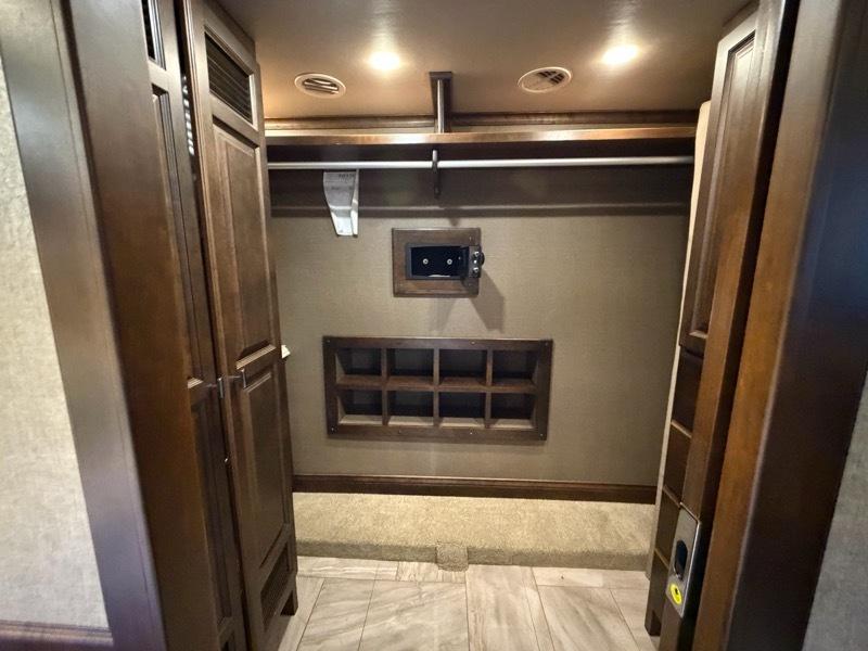 Tiffin Motorhomes Allegro Bus  2018