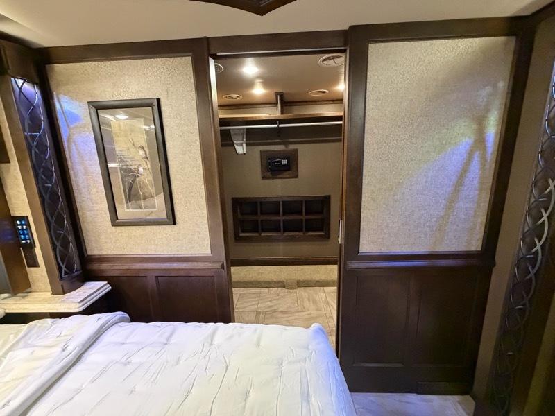 Tiffin Motorhomes Allegro Bus  2018