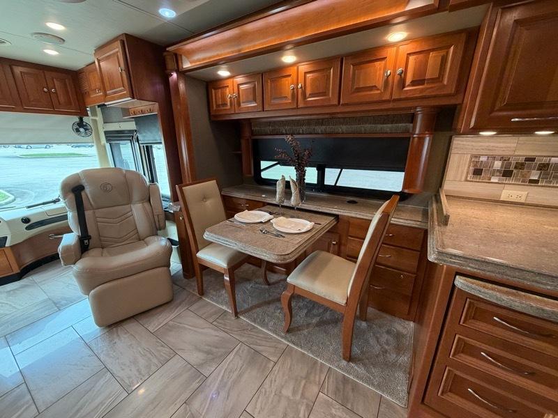 Tiffin Motorhomes Allegro Bus  2018