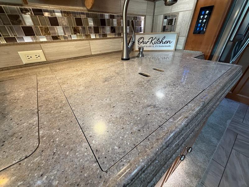 Tiffin Motorhomes Allegro Bus  2018