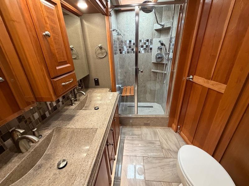 Tiffin Motorhomes Allegro Bus  2018