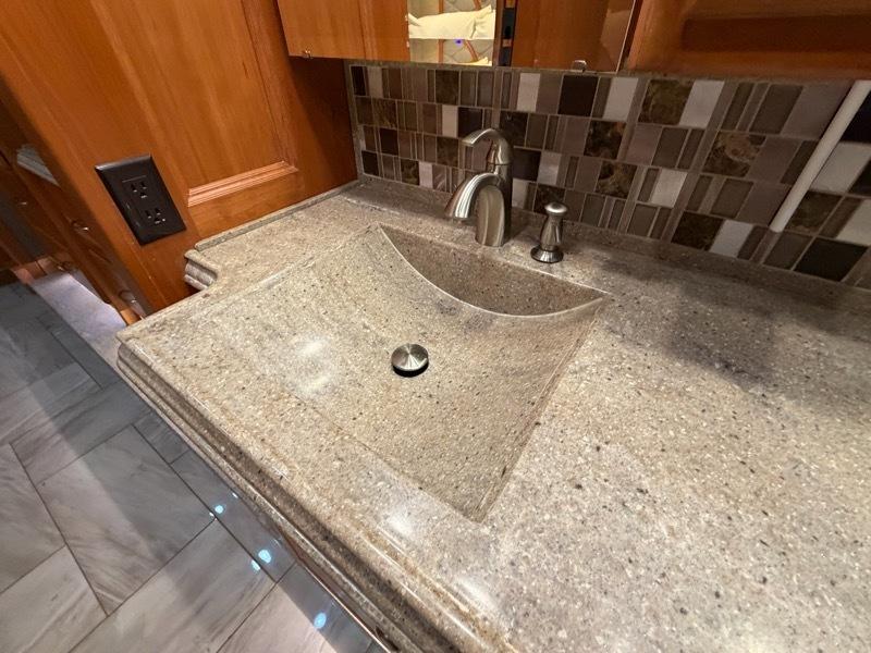 Tiffin Motorhomes Allegro Bus  2018