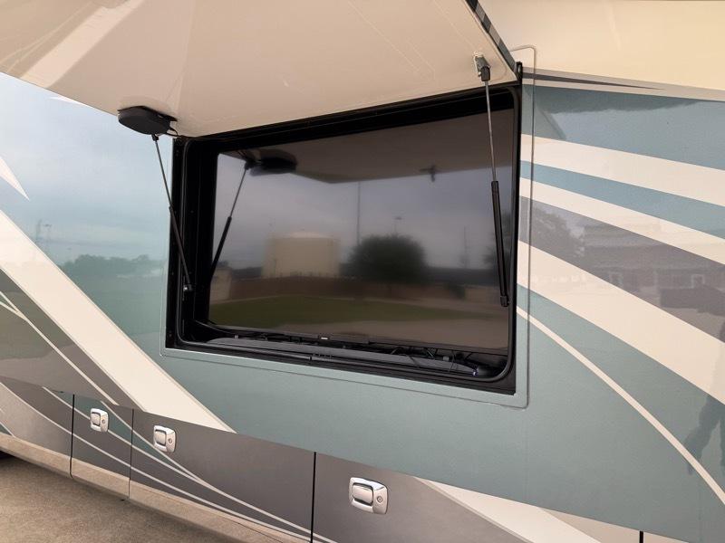 Tiffin Motorhomes Allegro Bus  2018